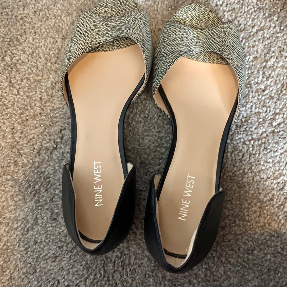 Black and Beige open toe flat